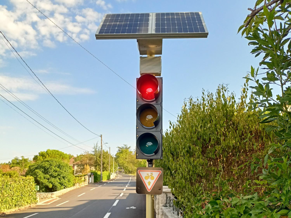 Feux tricolores photovoltaïques